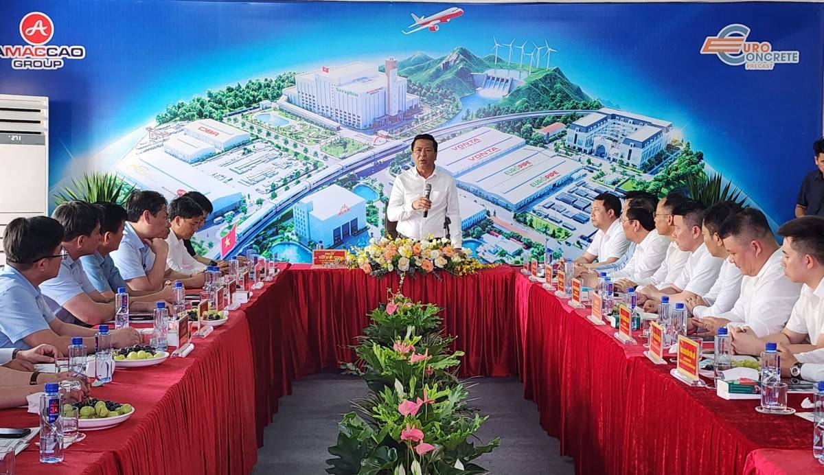 Bộ trưởng Bộ Xây dựng Trần Hồng Minh: Phát triển đường sắt phải làm chủ công nghệ chiến lược