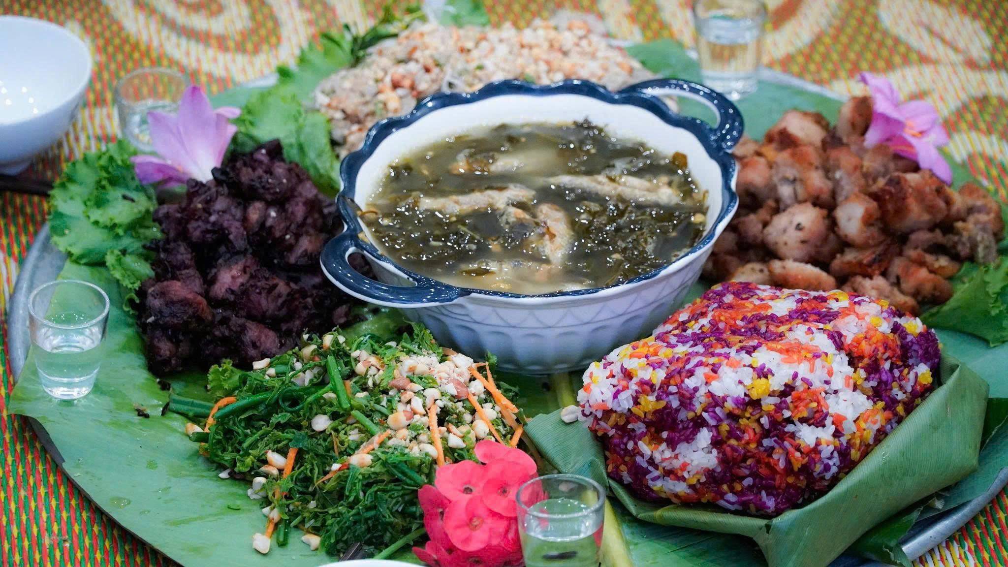 Mâm cơm mang đậm Hương vị của núi rừng và tình đất tình người của đồng Tày Làng Quạch, xã Mậu A