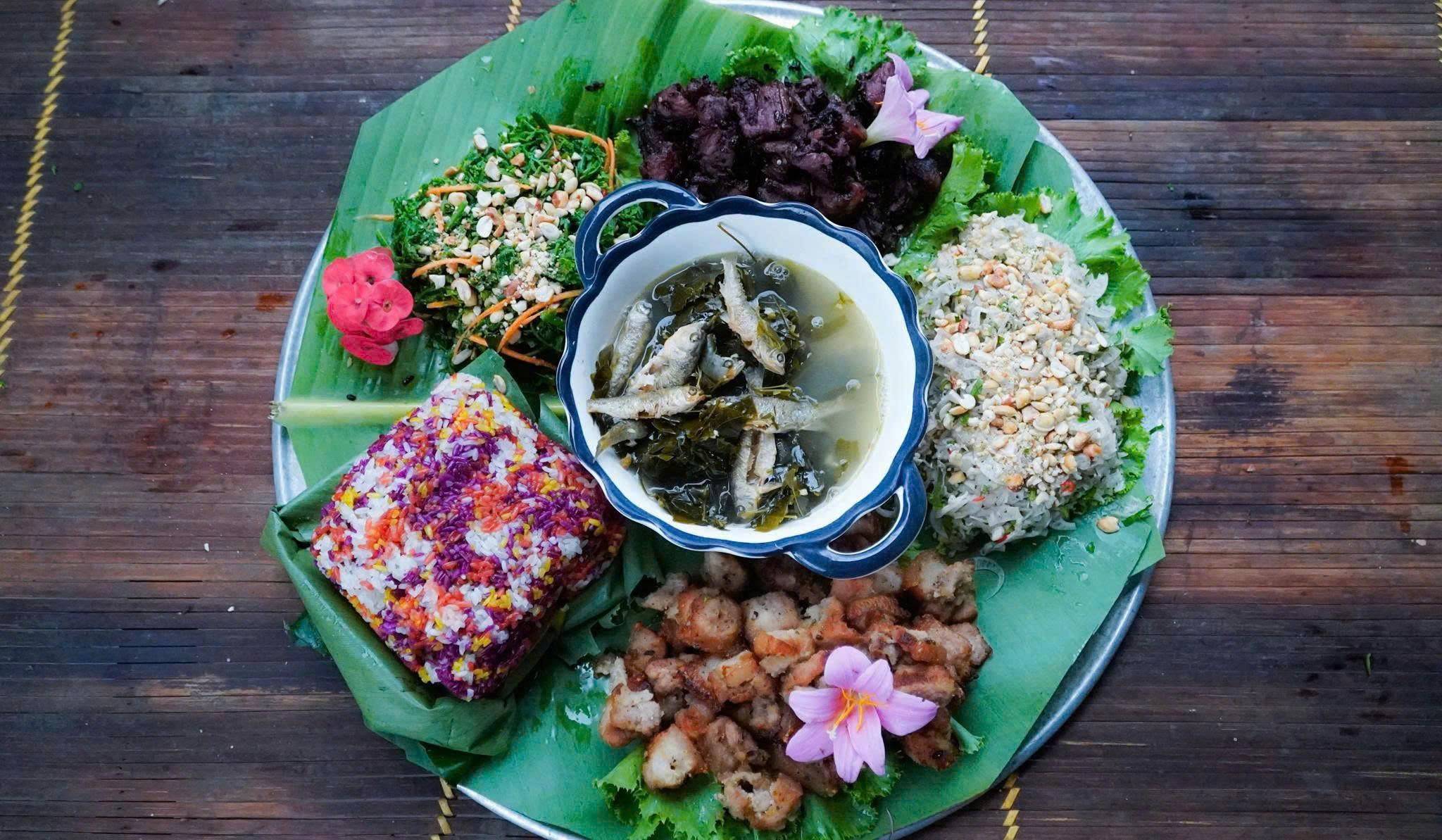 Mâm cơm mang đậm Hương vị của núi rừng và tình đất tình người của đồng Tày Làng Quạch, xã Mậu A