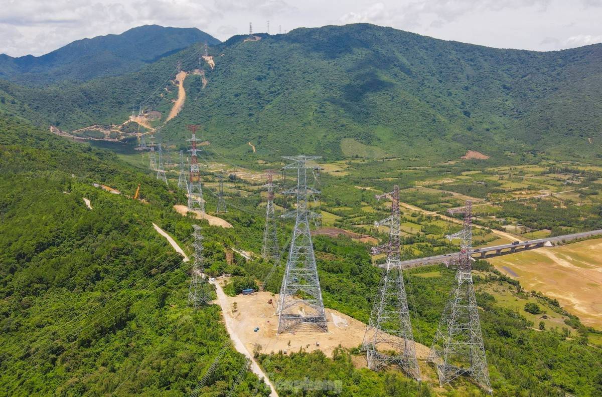 Những con số chưa kể về đường dây 500 kV mạch 3 nối điện ra miền Bắc