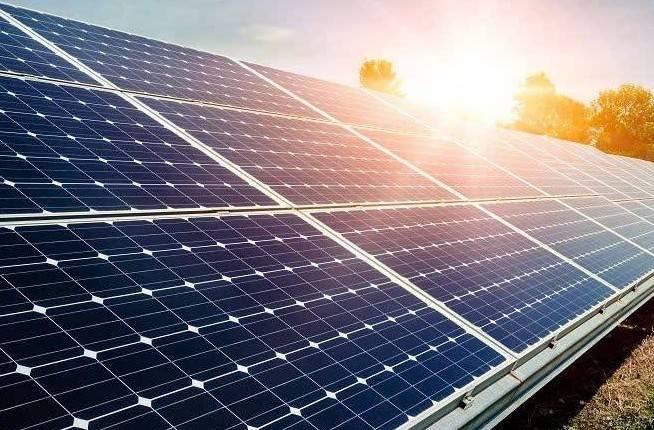 "Bão" giá nhôm từ Trung Đông: Đòn giáng mạnh vào tham vọng điện mặt trời Mỹ
