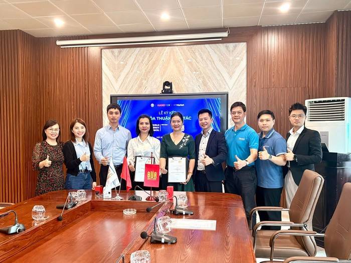 Buổi gặp gỡ giữa Công ty Máy tính Thánh Gióng và Hội đồng Năng lượng Thế giới. Ảnh: NVCC.