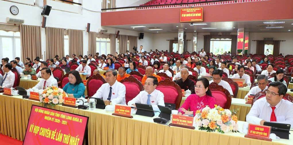 Đại biểu tham dự kỳ họp.
