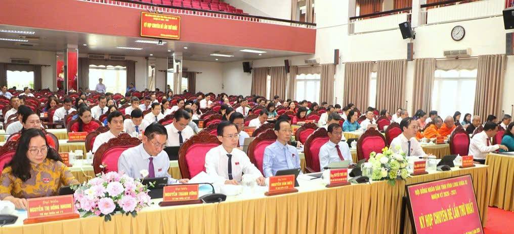 Đại biểu tham dự kỳ họp.