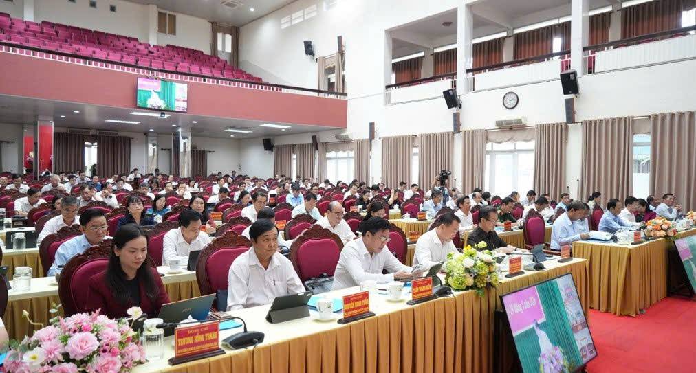 Đại biểu tham dự hội nghị