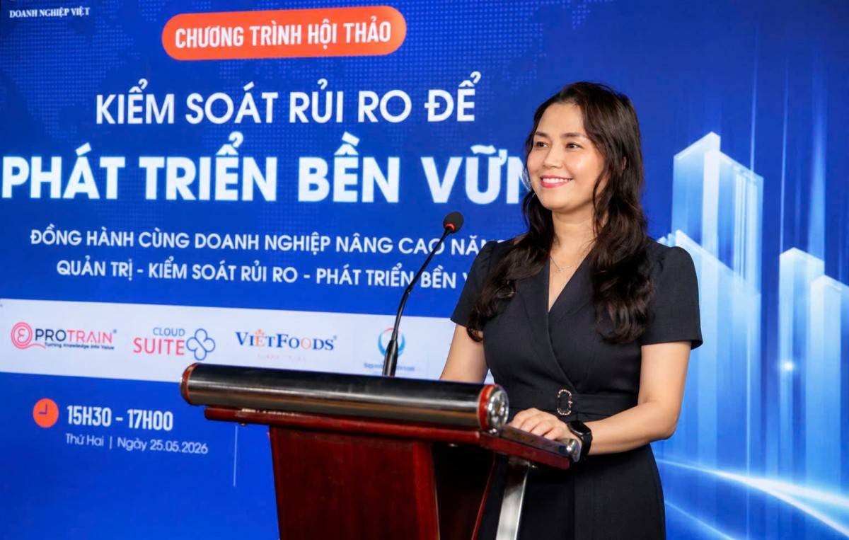 TS. Nguyễn Thúy Lan, đại diện Hội viên Hiệp hội doanh nghiệp nhỏ và vừa Việt Nam., nhấn mạnh vai trò của quản trị rủi ro và mối quan hệ pháp lý.