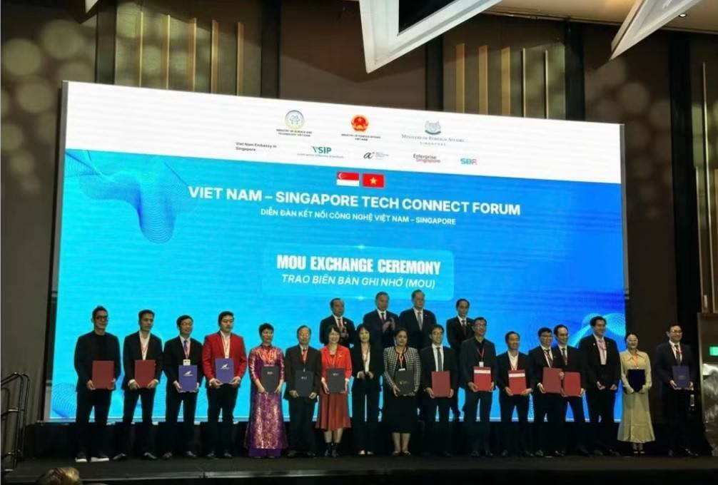 Trong số các đơn vị được lựa chọn ký kết hợp tác chính thức tại diễn đàn, Arobid và SAIA gây chú ý với thỏa thuận hướng đến việc phát triển hệ sinh thái AI phục vụ thương mại và đầu tư số xuyên biên giới Ảnh: https://nhandan.vn).