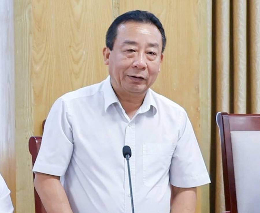 Ông Nguyễn Văn Đệ - Phó Chủ tịch UBND tỉnh Nghệ An báo cáo kết quả triển khai công tác chống khai thác IUU thời gian qua của tỉnh