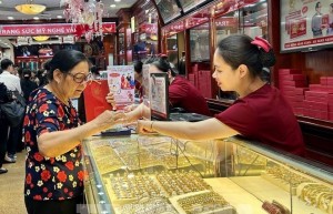 Sắp áp lệnh mua vàng từ 20 triệu phải chuyển khoản, "cởi trói" cho vàng trang sức