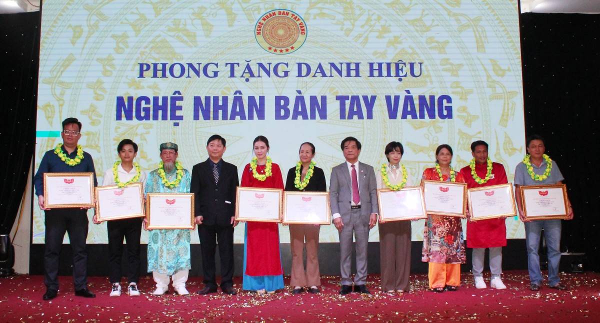 Vinh danh những đôi bàn tay làm nên giá trị Việt