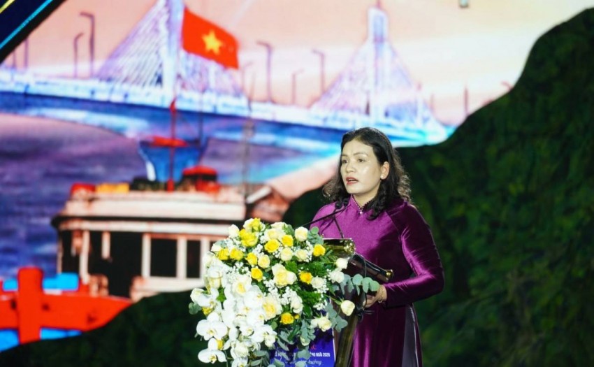 Phó Chủ tịch Thường trực UBND tỉnh Y Ngọc - Trưởng Ban Tổ chức Lễ hội Du lịch biển đảo Quảng Ngãi năm 2026 phát biểu khai mạc