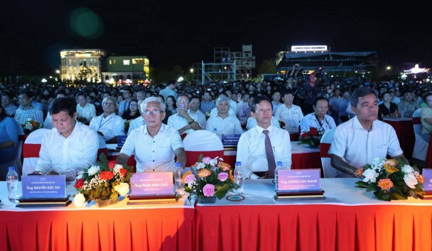 Đại biểu tham dự Lễ khai mạc