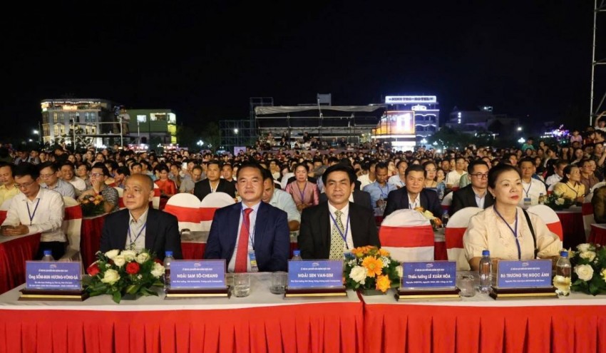 Đại biểu tham dự Lễ khai mạc