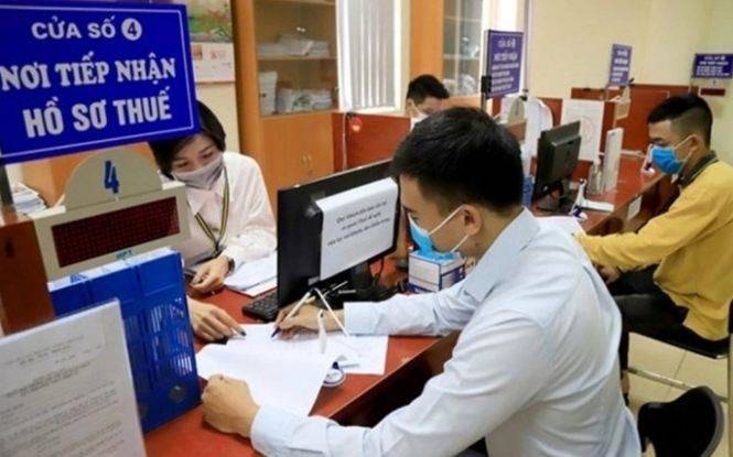 Giảm trừ gia cảnh là biện pháp hỗ trợ cần thiết của Nhà nước để người nộp thuế thu nhập cá nhân giảm áp lực tâm lý, tạo sự an tâm cho người lao động tạo ra của cải, vật chất. Thế nhưng với mức giảm như hiện tại, nhiều ý kiến đang cho rằng không còn phù hợp với thực tế chi tiêu cuộc sống hiện nay.