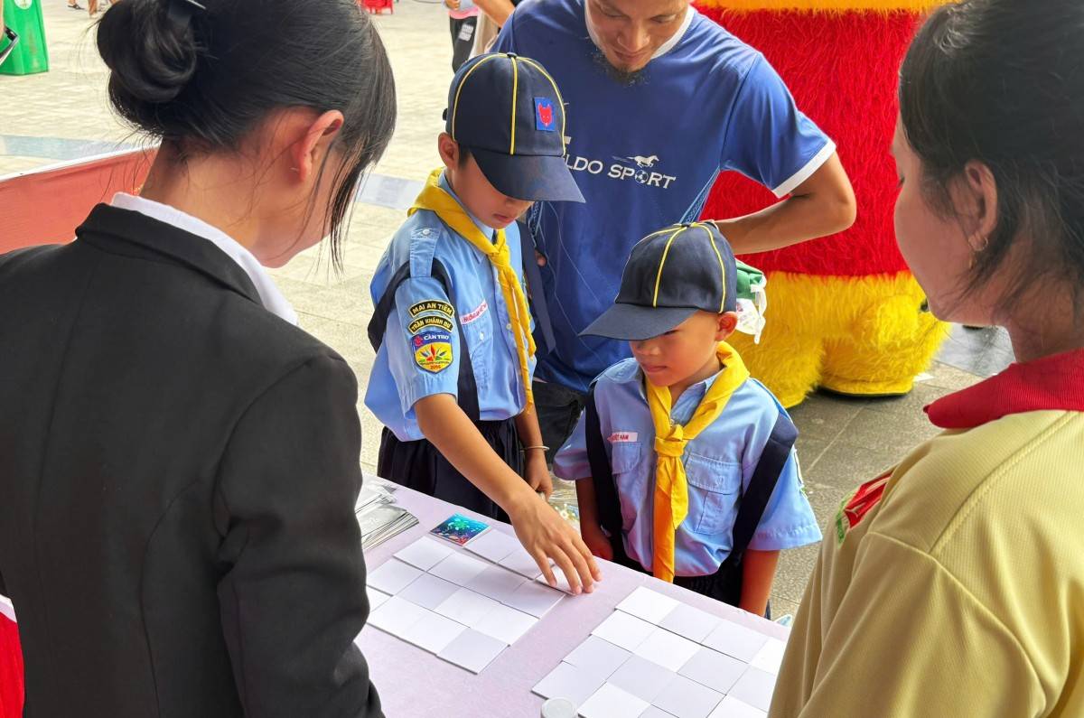 Khi rác thải đổi thành những món quà ý nghĩa