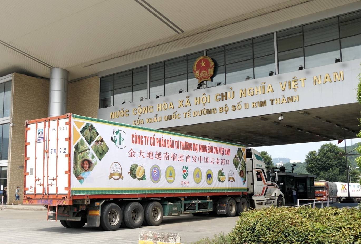 Hoạt động xuất - nhập khẩu qua Cửa khẩu Quốc tế đường bộ số II Kim Thành (Lào Cai) tiếp tục duy trì đà tăng trưởng tích cực.