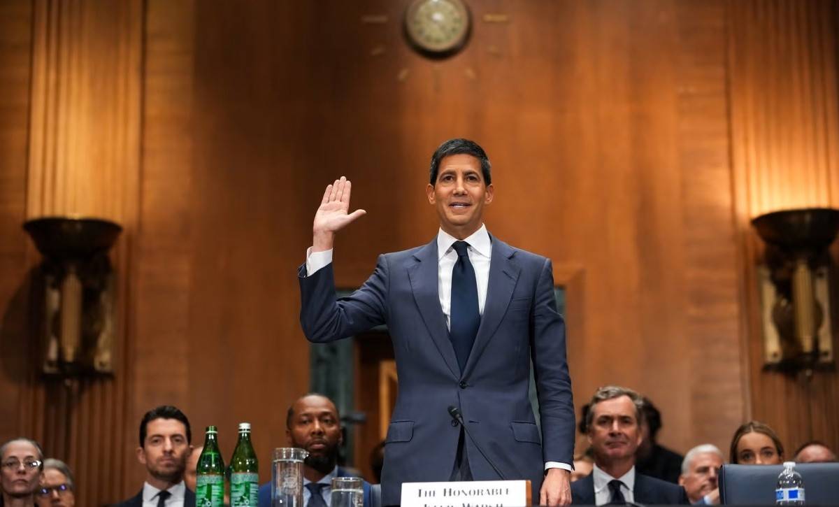 Ông Kevin Warsh đã tuyên thệ nhậm chức trước Thẩm phán Tòa án Tối cao Clarence Thomas sau bài phát biểu của Tổng thống Mỹ Donald Trump, người liên tục chỉ trích cựu Chủ tịch Jerome Powell vì không cắt giảm lãi suất.