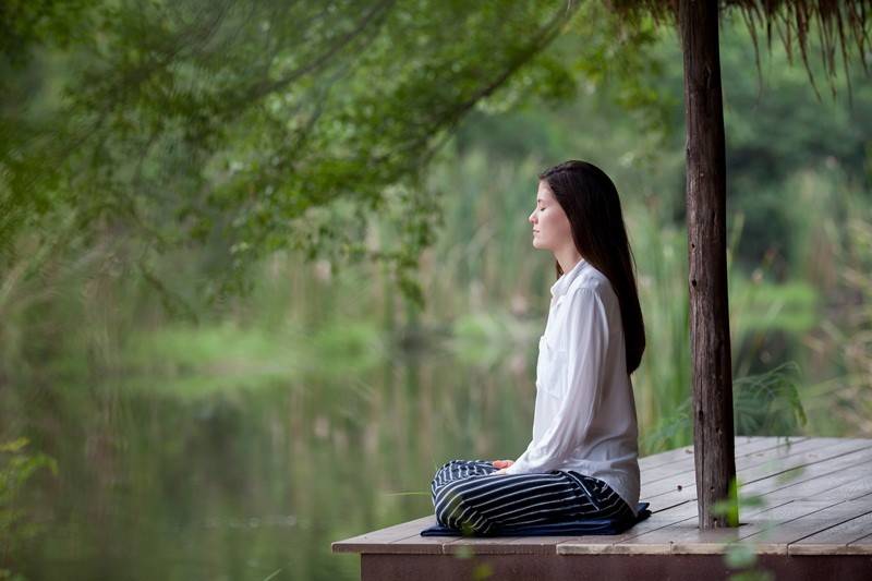 Người trẻ kiệt sức vì áp lực phải thành công sớm trên mạng xã hội