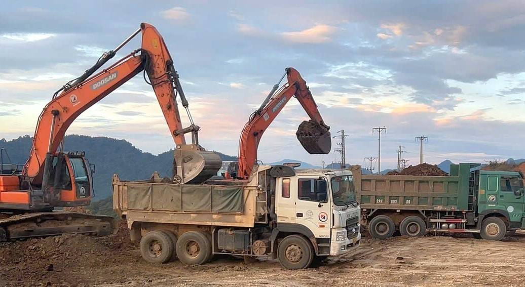 529 người, 241 máy 