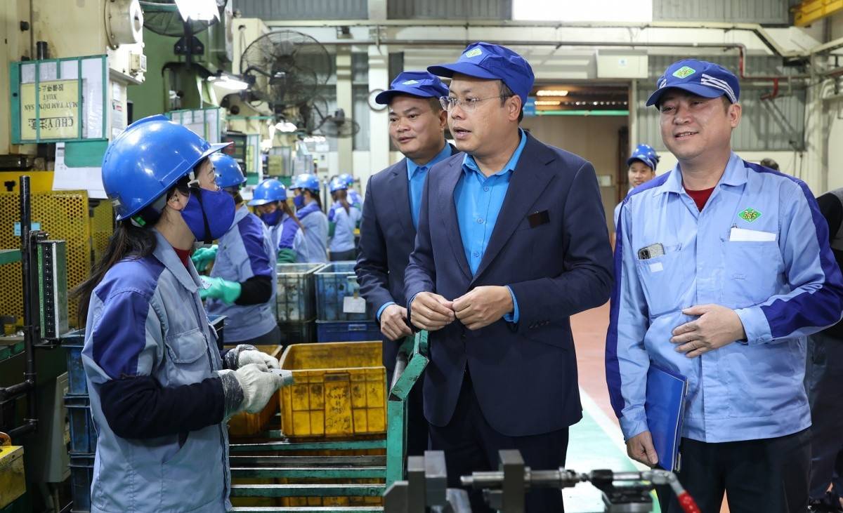 Người lao động mong lương đủ sống, giảm giờ làm trở thành ưu tiên chính sách