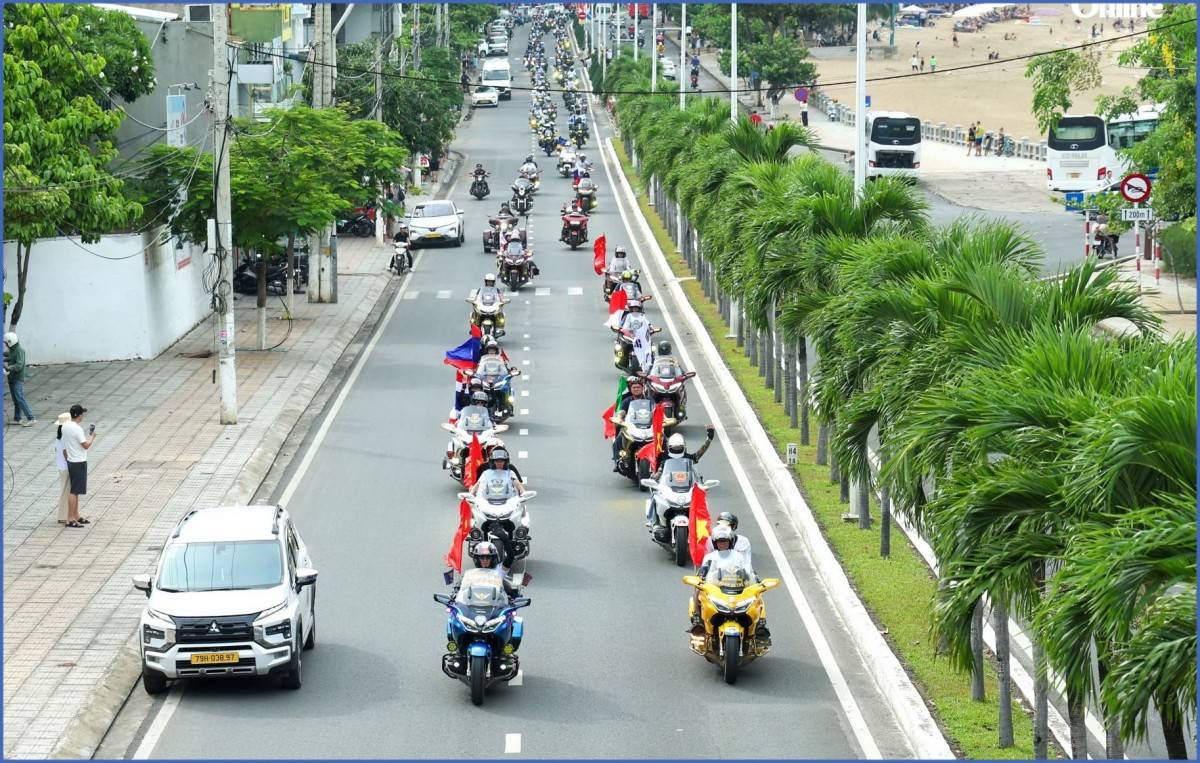 1.500 Motor phân khối lớn khuấy động phố biển Nha Trang tại Castrol superbike Fest 2026