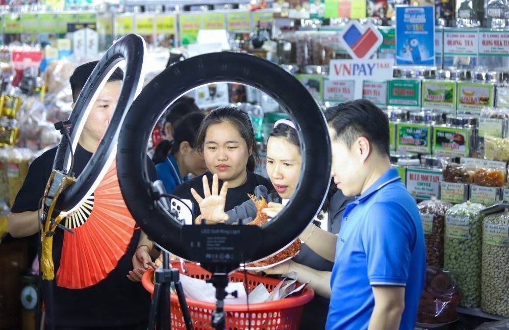Đề xuất đưa tài xế công nghệ và người bán hàng online vào diện đóng BHXH bắt buộc