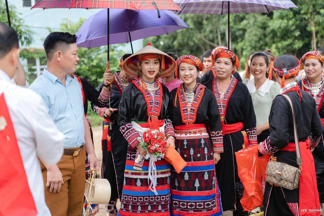 Lào Cai: Người Dao đỏ Đông Cuông gìn giữ hồn cốt dân tộc qua sắc đỏ rực rỡ ngày vu quy