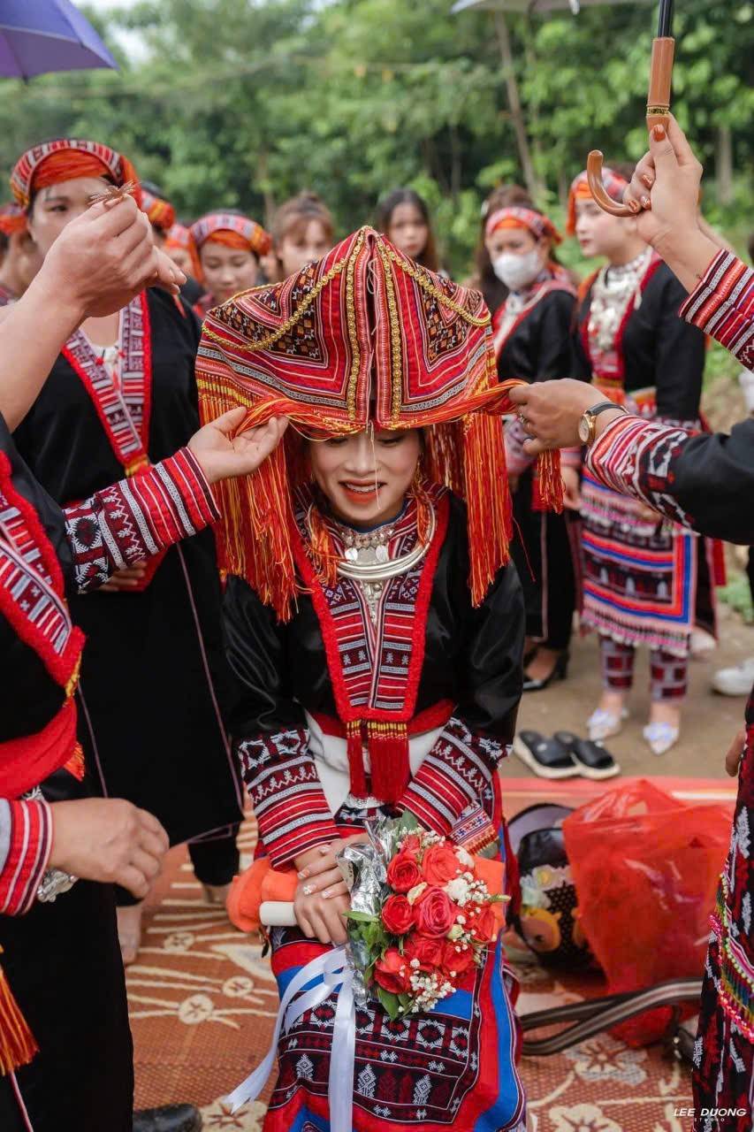 Lào Cai: Người Dao đỏ Đông Cuông gìn giữ hồn cốt dân tộc qua sắc đỏ rực rỡ ngày vu quy