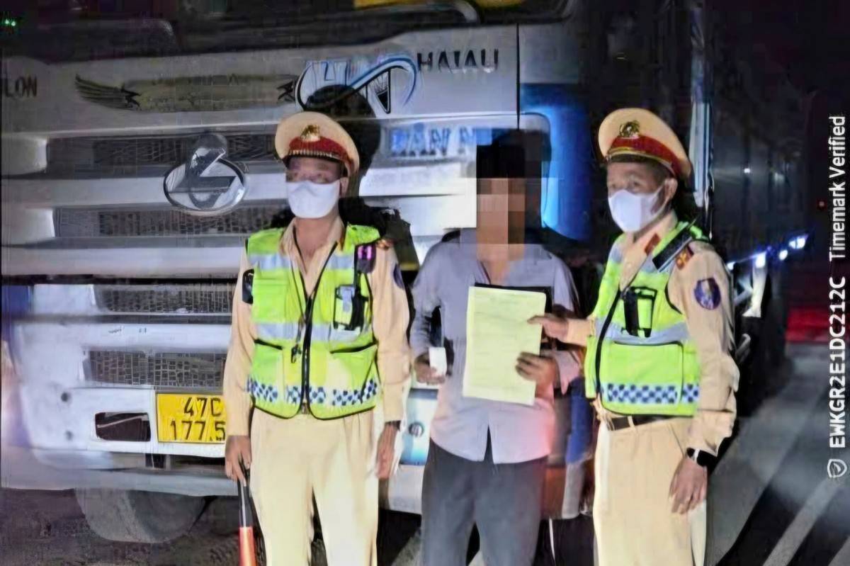 Ông Nguyễn Xuân Ch (trú tại xã Cư Prao, tỉnh Đắk Lắk) bị CSGT phát hiện dương tính với chất ma túy và không có giấy phép lái xe.