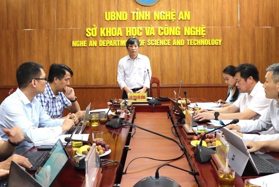 Sở Khoa học và Công nghệ Nghệ An tổ chức họp Hội đồng tuyển chọn tổ chức chủ trì và cá nhân chủ nhiệm thực hiện đề tài khoa học “Nghiên cứu phát triển Trợ lý ảo quảng bá xúc tiến du lịch văn hóa trên địa bàn tỉnh”. PGS. TS. Hoàng Hữu Việt - Phó Viện 