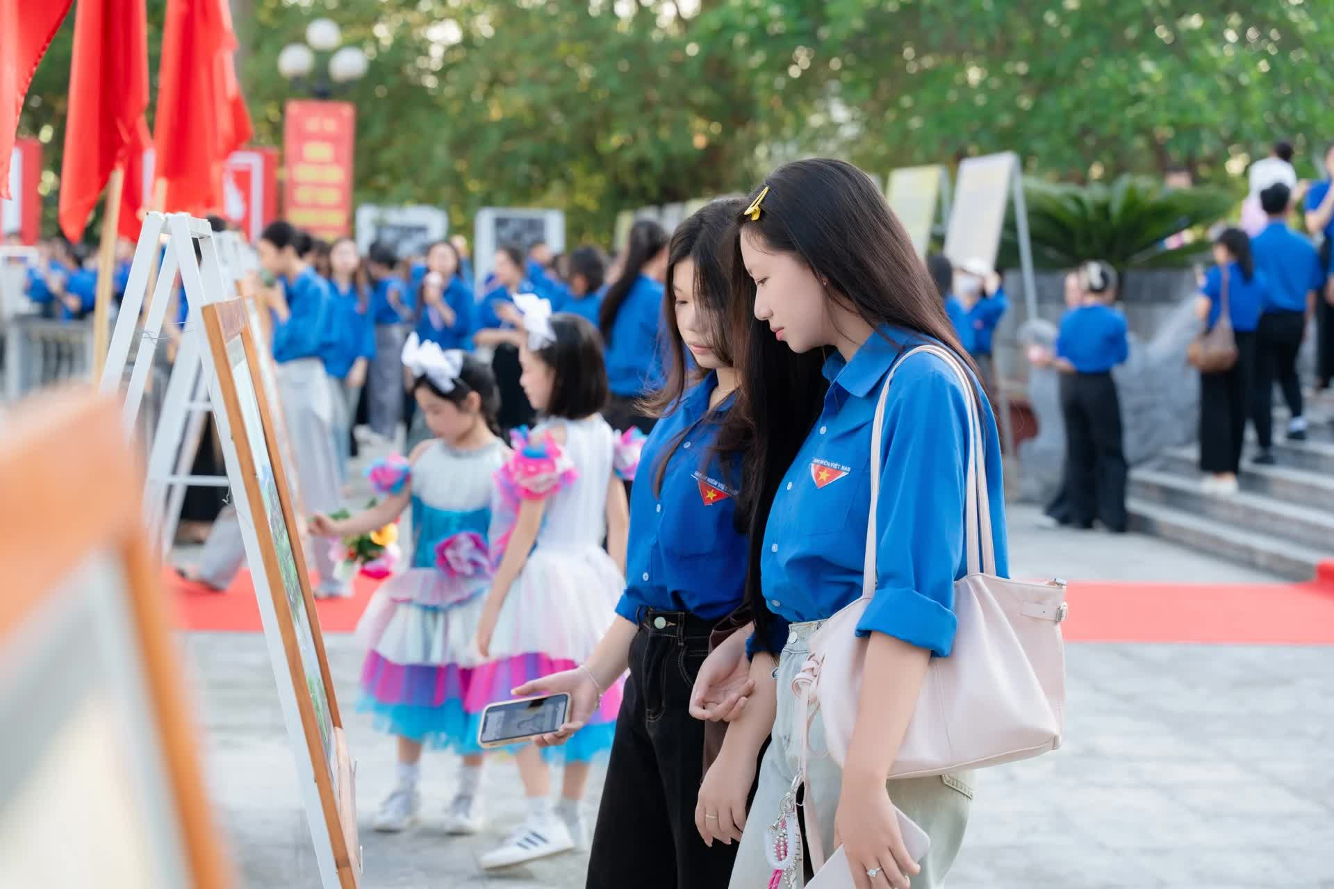 Thanh Hóa: Hàng nghìn lượt người tham quan triển lãm hình ảnh, tư liệu về Bác Hồ