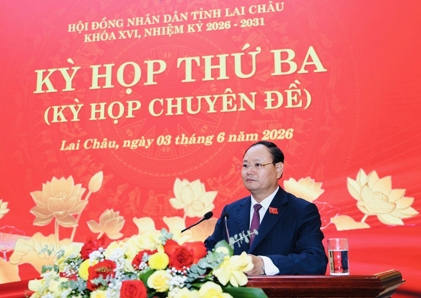  Lê Minh Ngân - Ủy viên Ban Chấp hành Trung ương Đảng, Bí thư Tỉnh ủy, Chủ tịch HĐND tỉnh phát biểu khai mạc Kỳ họp.