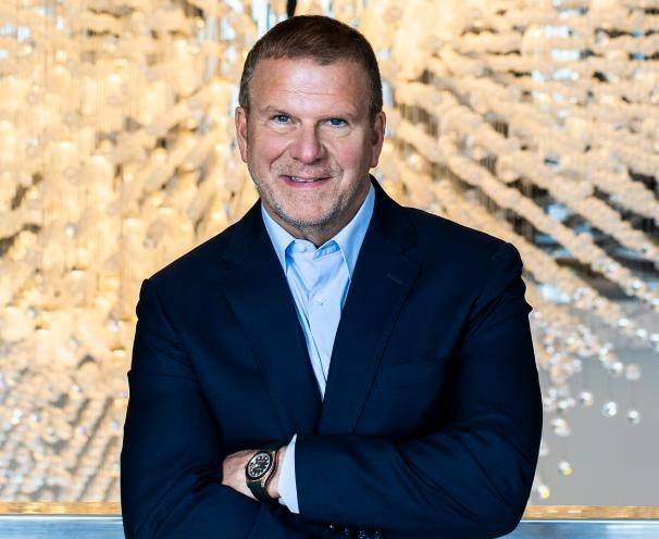 Tỷ phú Tilman Fertitta xây dựng khối tài sản hàng chục tỷ USD từ nhà hàng, khách sạn, casino và các hoạt động giải trí thay vì công nghệ.