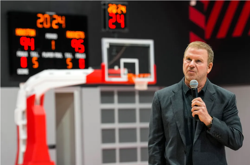Tilman Fertitta mua lại những nhà hàng đang gặp vấn đề tài chính hoặc bất kỳ vấn đề nào khiến chủ nhân muốn bán. Với kinh nghiệm trên thương trường và đầu óc kinh doanh siêu việt, Fertitta sẽ biến những nhà hàng này thành khoản đầu tư sinh lời siêu lợi nhuận khổng lồ.