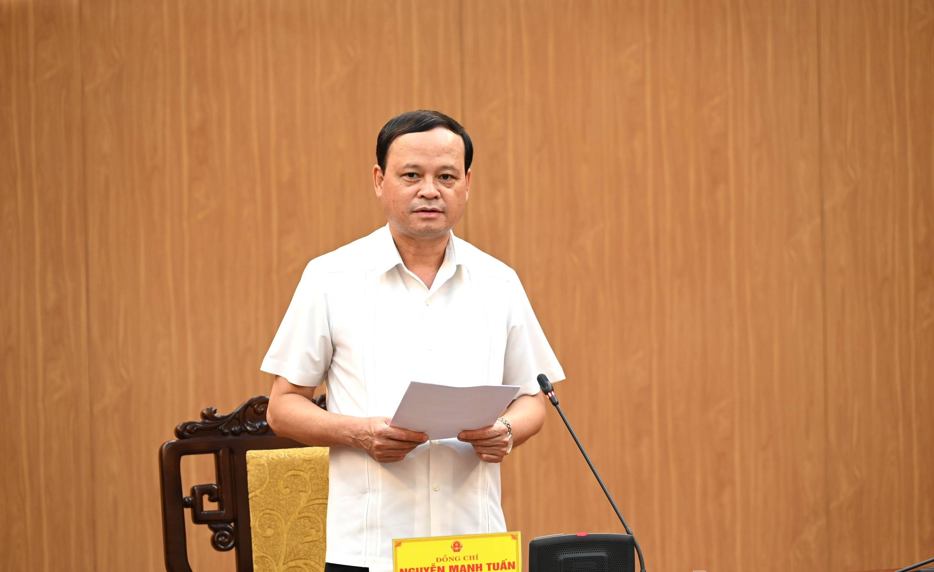 Phó Chủ tịch Thường trực UBND tỉnh Nguyễn Mạnh Tuấn phát biểu tại cuộc họp.