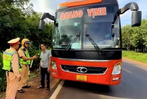 Đắk Lắk: Phát hiện tài xế điều khiển xe chở 38 hành khách vi phạm nồng độ cồn