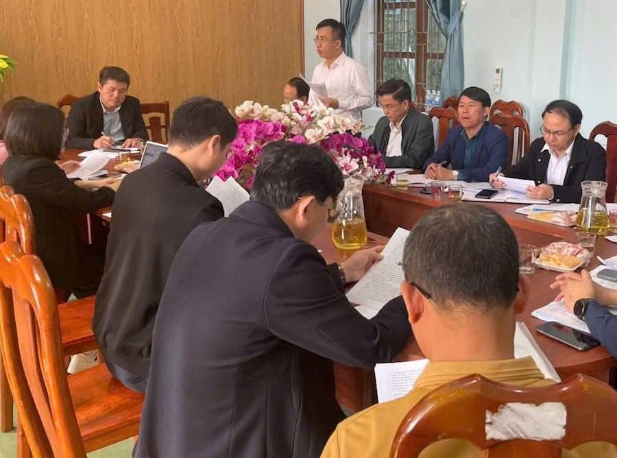 Sau khi kiểm tra hiện trường vào ngày 19/12/2025, đoàn công tác của tỉnh Nghệ An đã tổ chức buổi làm việc với các bên liên quan về Dự án Khu du lịch, dịch vụ hỗn hợp và nghỉ dưỡng Cầu Cau 
