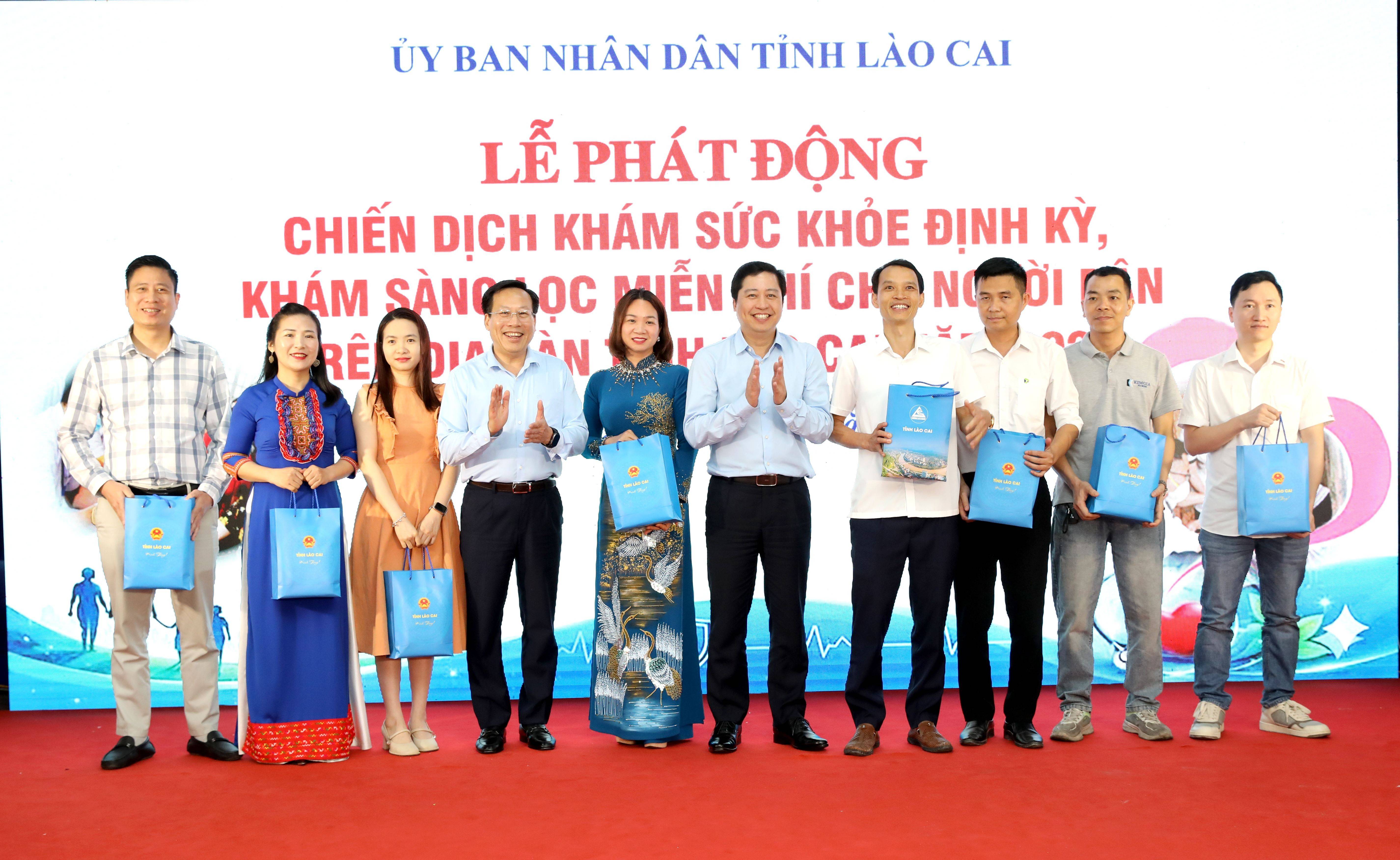 Từ chữa bệnh sang chăm sóc sức khỏe chủ động: Lào Cai triển khai khám miễn phí toàn dân