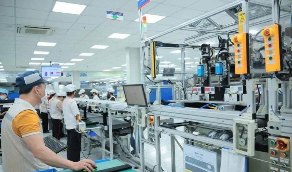 Kinh tế Việt Nam giữ vững đà phục hồi nhưng đối mặt áp lực tăng trưởng lớn