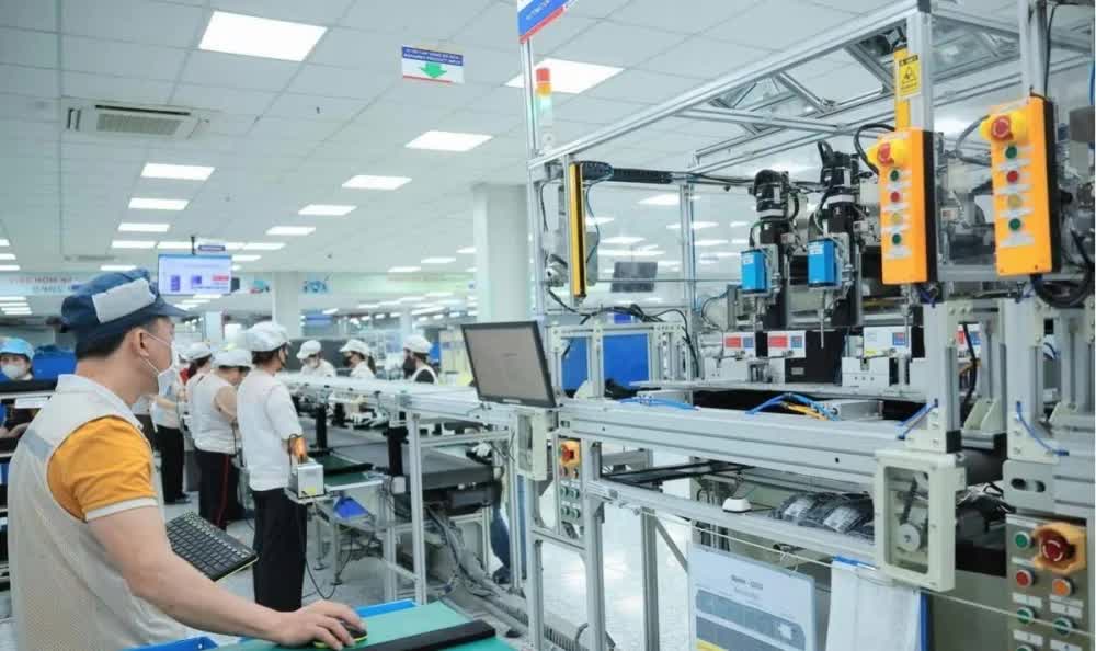 Kinh tế Việt Nam giữ vững đà phục hồi nhưng đối mặt áp lực tăng trưởng lớn