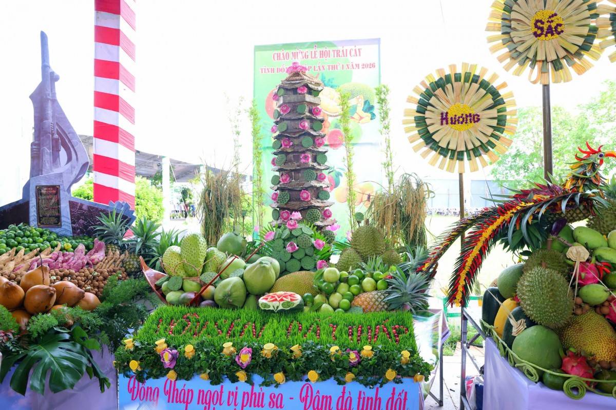 Gian hàng trưng bày sản phẩm OCOP tại địa phương