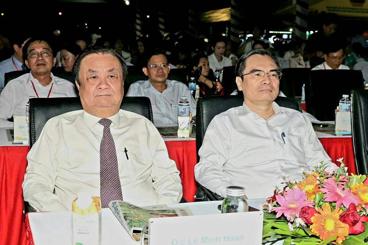 Các đại biểu tham dự Lễ khai mạc