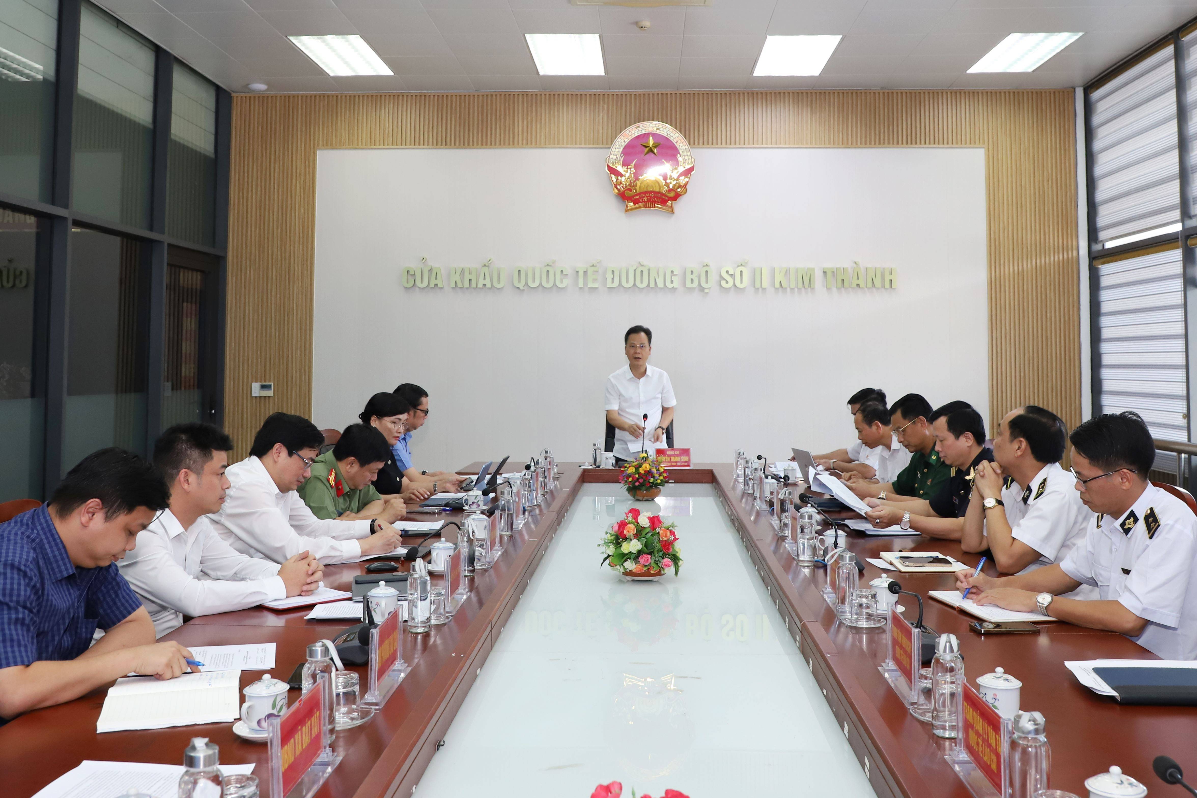 Phó Chủ tịch UBND tỉnh Lào Cai Nguyễn Thành Sinh chủ trì cuộc họp