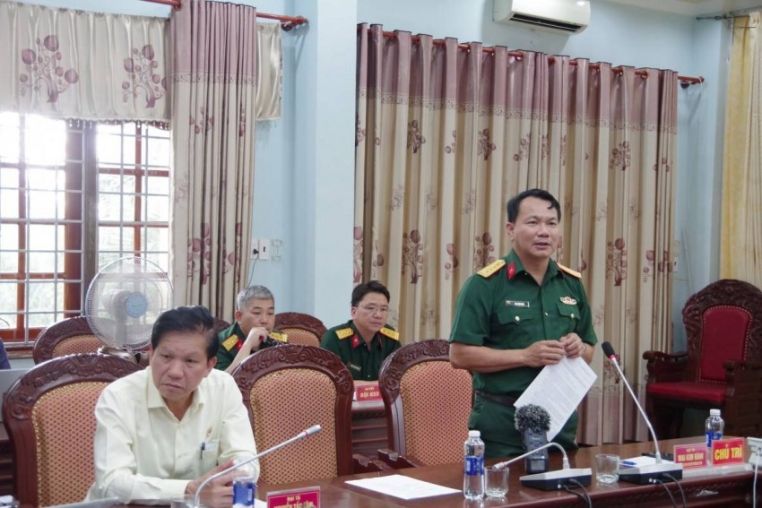Đại tá Mai Kim Bình, Tỉnh ủy viên, Chính ủy Bộ Chỉ huy Quân sự tỉnh, Phó Trưởng ban Thường trực Ban Chỉ đạo chủ trì hội nghị.