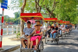 Hà Nội thu hơn 363.000 tỷ đồng ngân sách sau 5 tháng, du lịch bứt tốc với hơn 12 triệu lượt khách