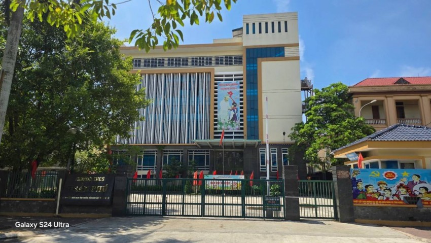 Tòa nhà khối đơn vị sự nghiệp của thành phố Thái Bình cũ được giao cho Trường THCS Trần Phú tại phường Trần Hưng Đạo quản lý và sử dụng