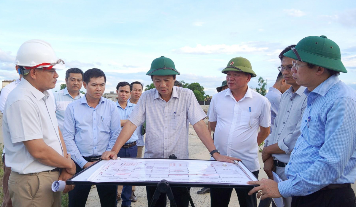 Quảng Trị: Tăng ca, tăng kíp đảm bảo tiến độ thi công các công trình giao thông trọng điểm