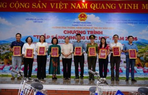 “Thắp sáng những ước mơ” lan tỏa yêu thương, hỗ trợ hàng trăm trẻ em khó khăn tại Trà My, Đà Nẵng