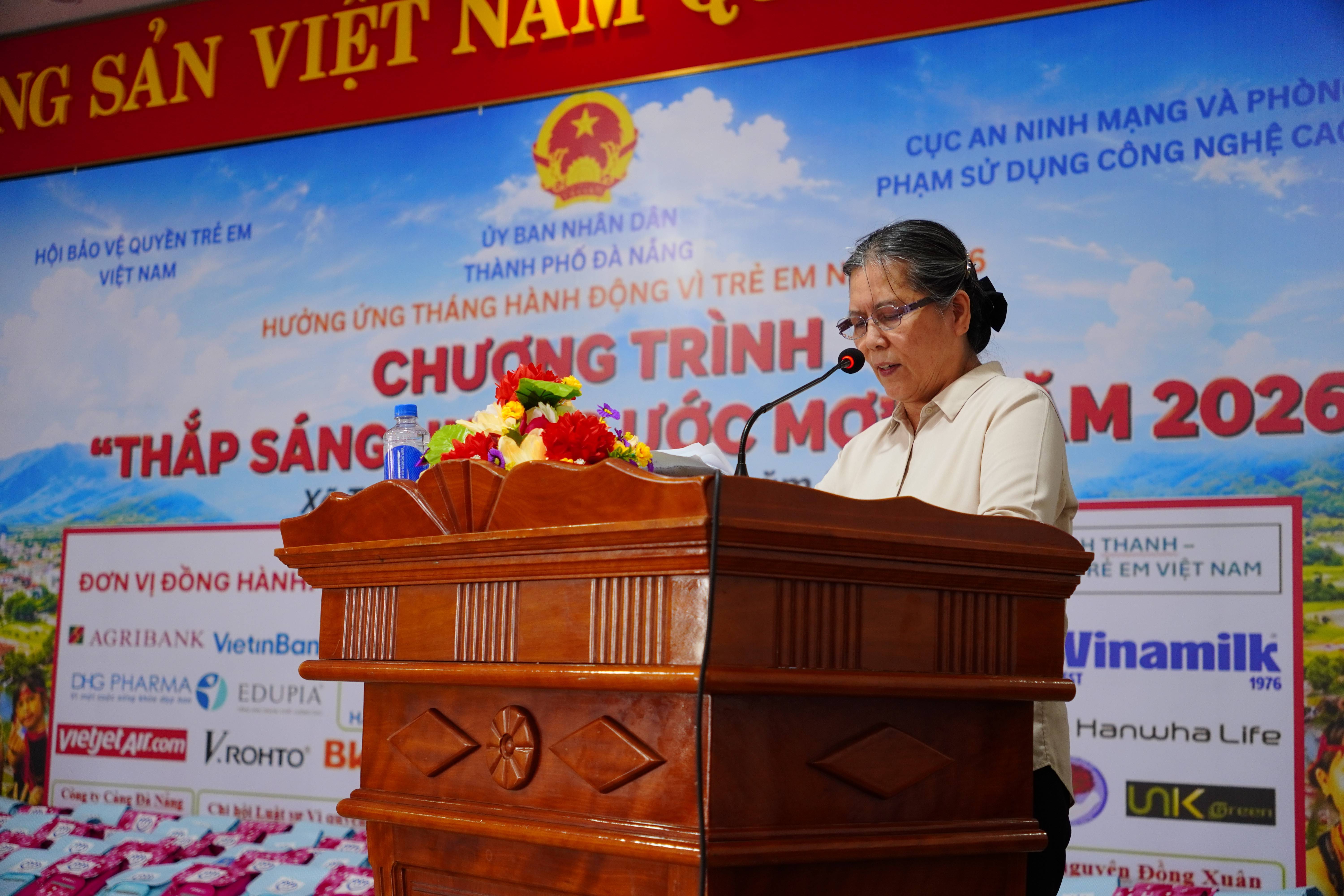 “Thắp sáng những ước mơ” lan tỏa yêu thương, hỗ trợ hàng trăm trẻ em khó khăn tại Trà My, Đà Nẵng