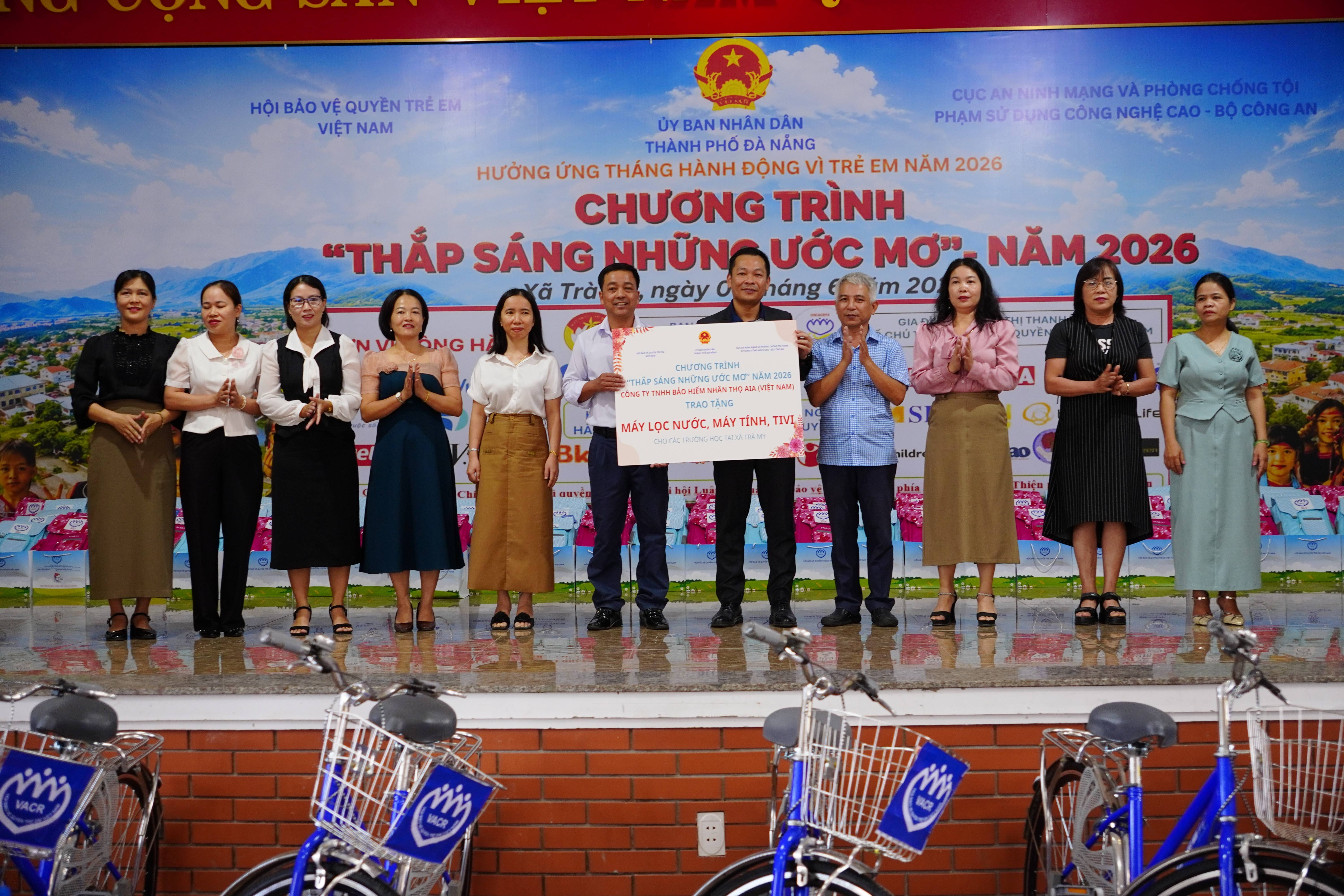 “Thắp sáng những ước mơ” lan tỏa yêu thương, hỗ trợ hàng trăm trẻ em khó khăn tại Trà My, Đà Nẵng